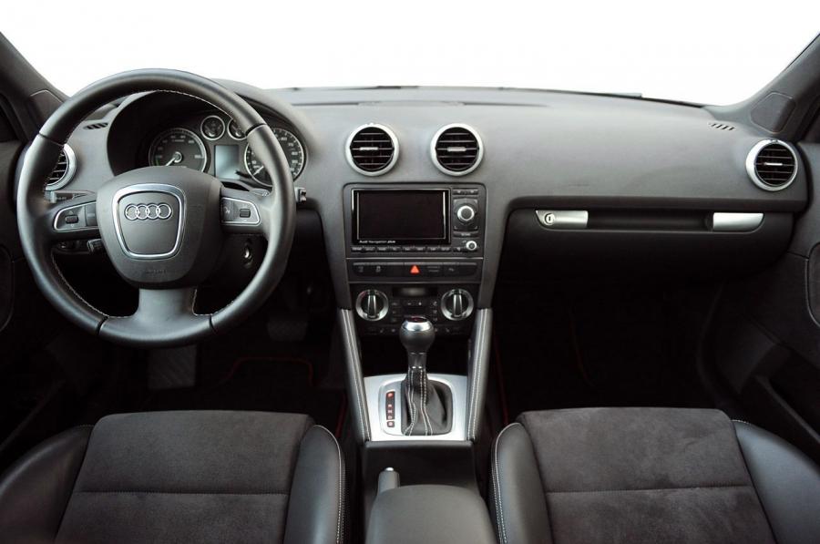 Торпедо Audi A3 Sportback e-tron (8V) 2012 года  (NA) (фото 25 из 28)